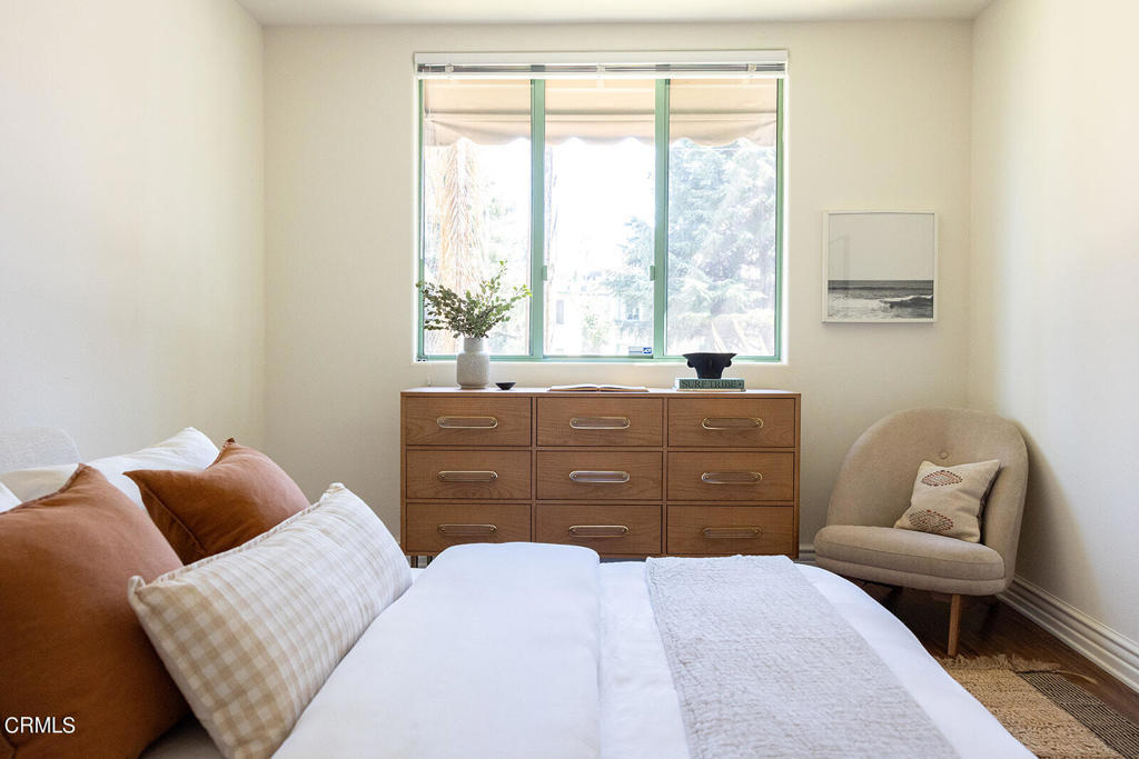 4301 Los Feliz Boulevard 1