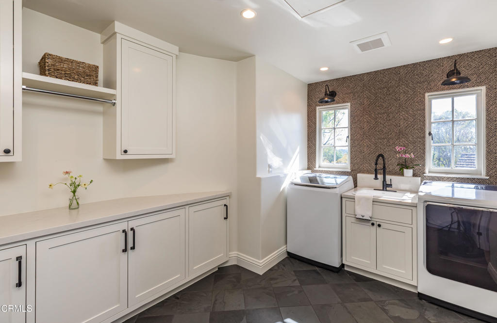 233 Hillside Road