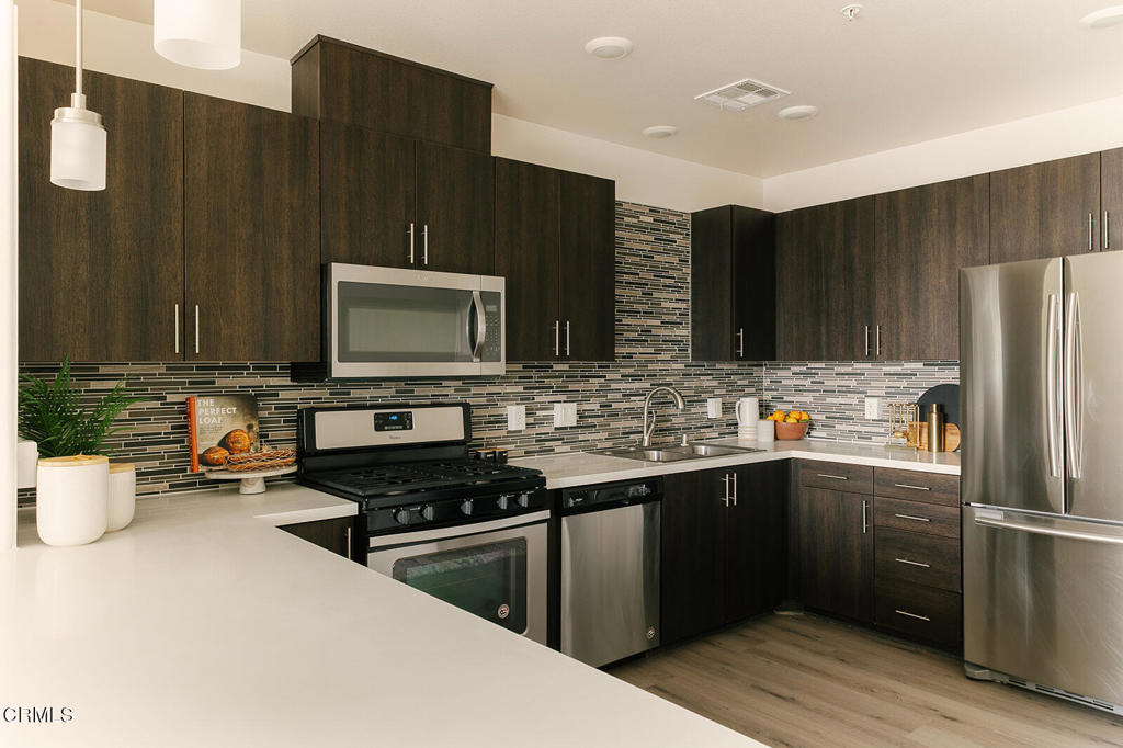 124 W Colorado Street 501