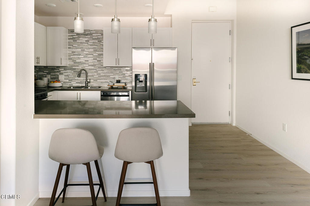 124 W Colorado Street 501