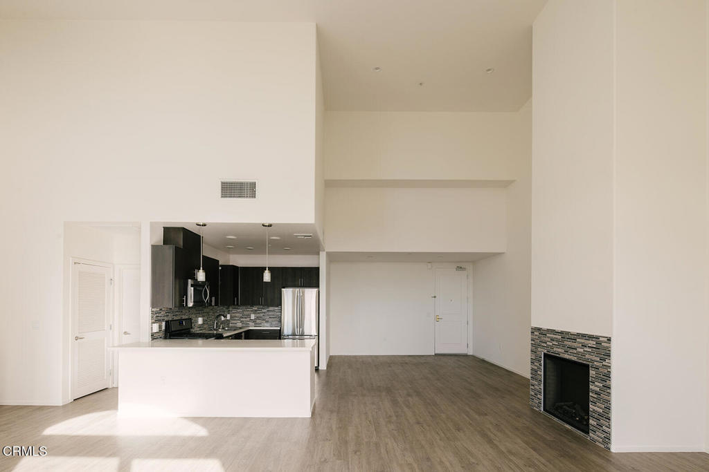124 W Colorado Street 501