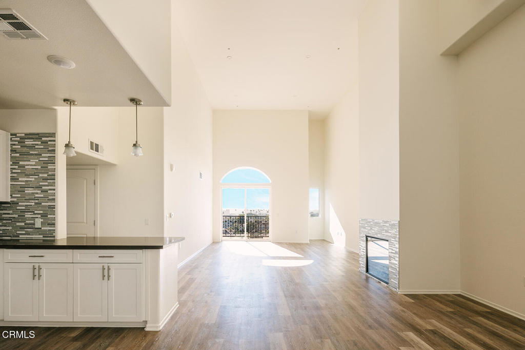 124 W Colorado Street 501