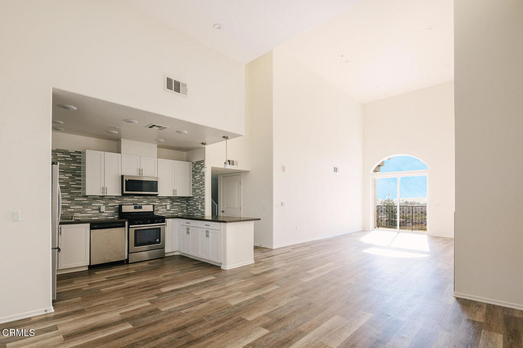 124 W Colorado Street 501