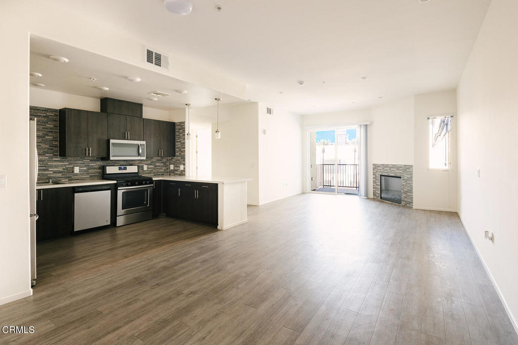 124 W Colorado Street 404