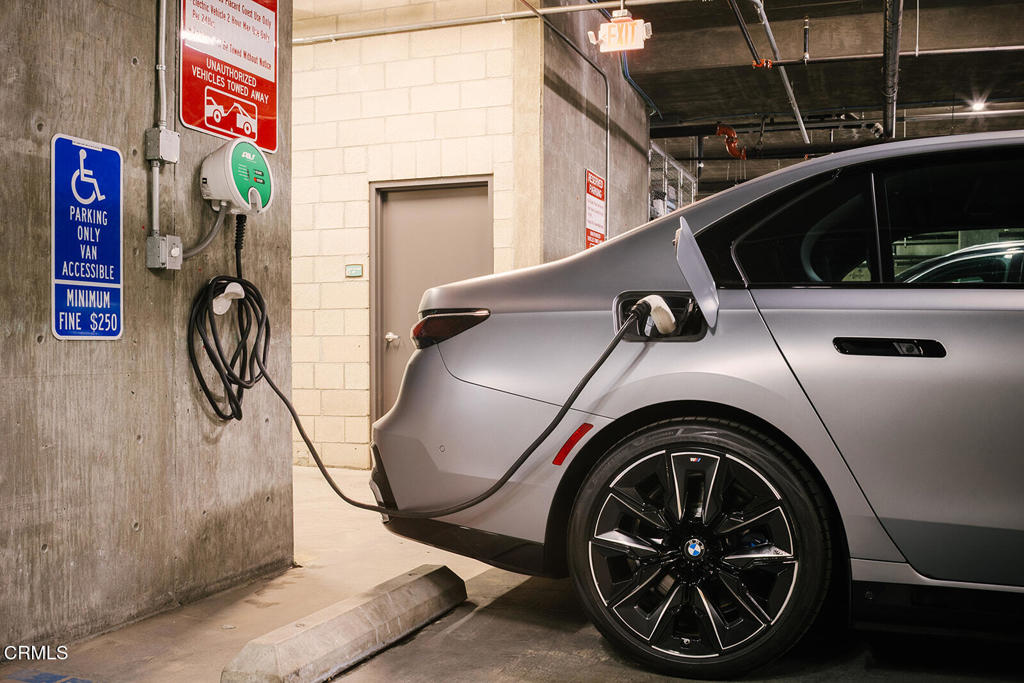 124 W Colorado Street 404