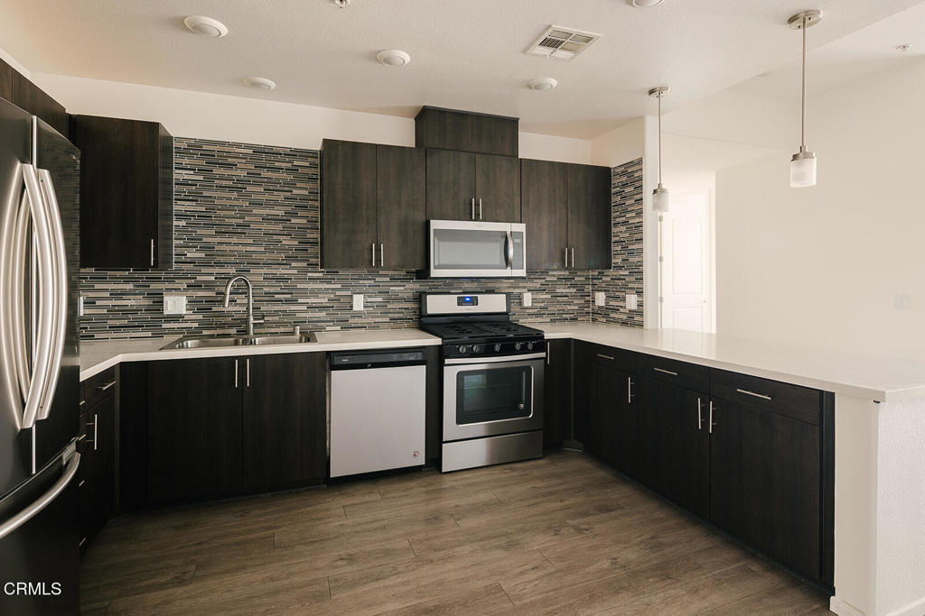 124 W Colorado Street 404