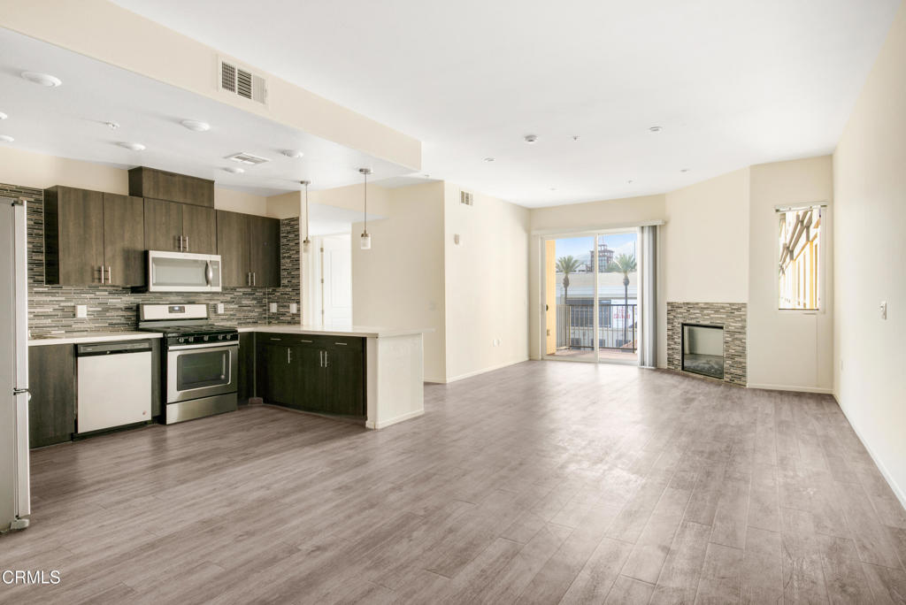 124 W Colorado Street 404