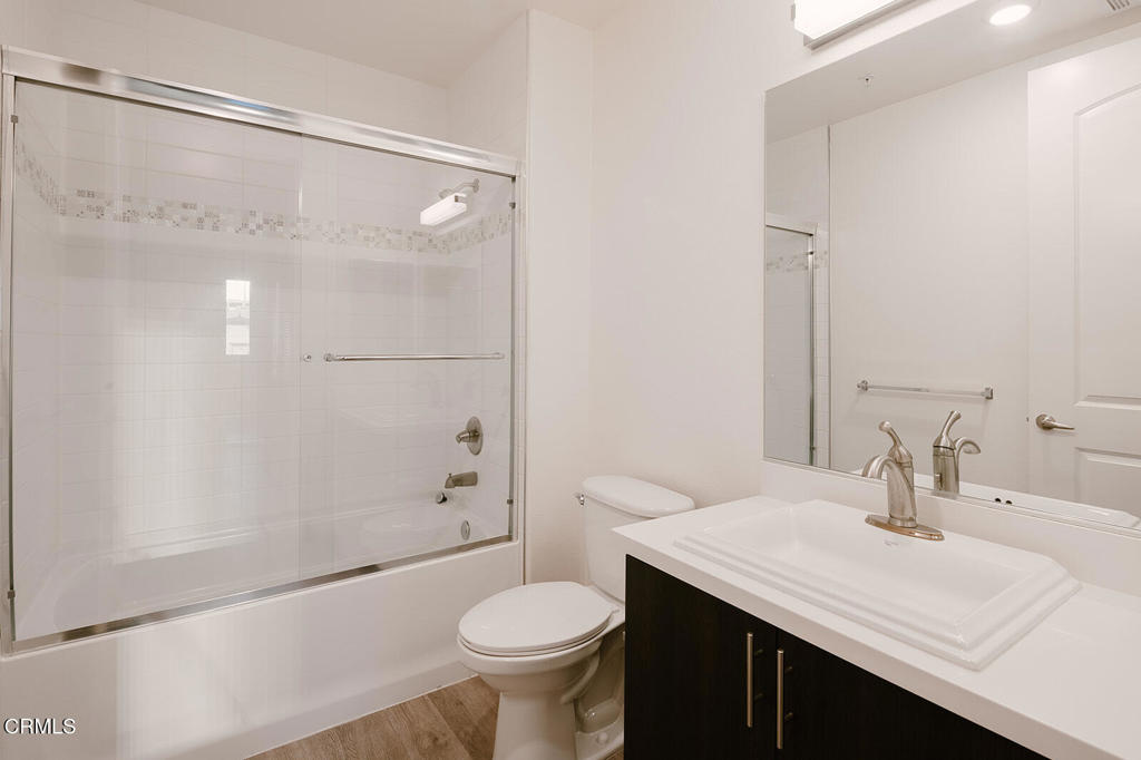 124 W Colorado Street 404