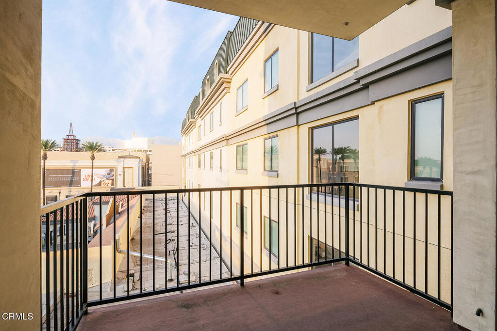 124 W Colorado Street 404