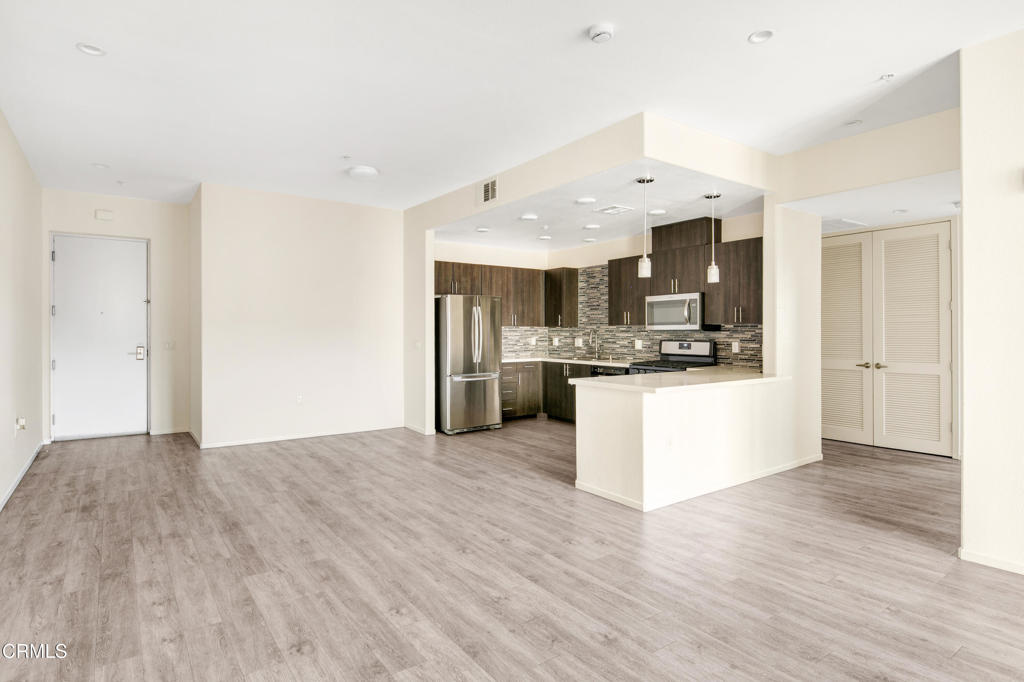 124 W Colorado Street 404
