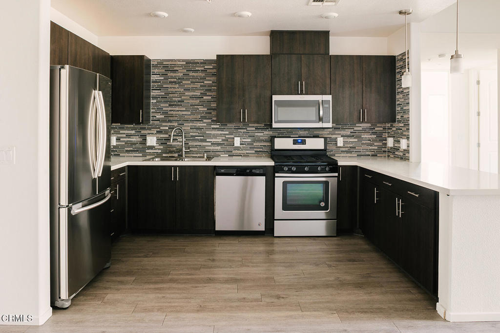 124 W Colorado Street 404