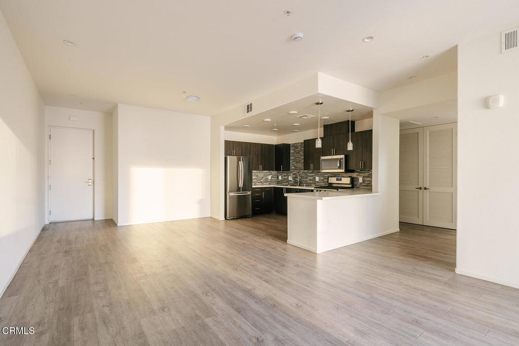 124 W Colorado Street 404