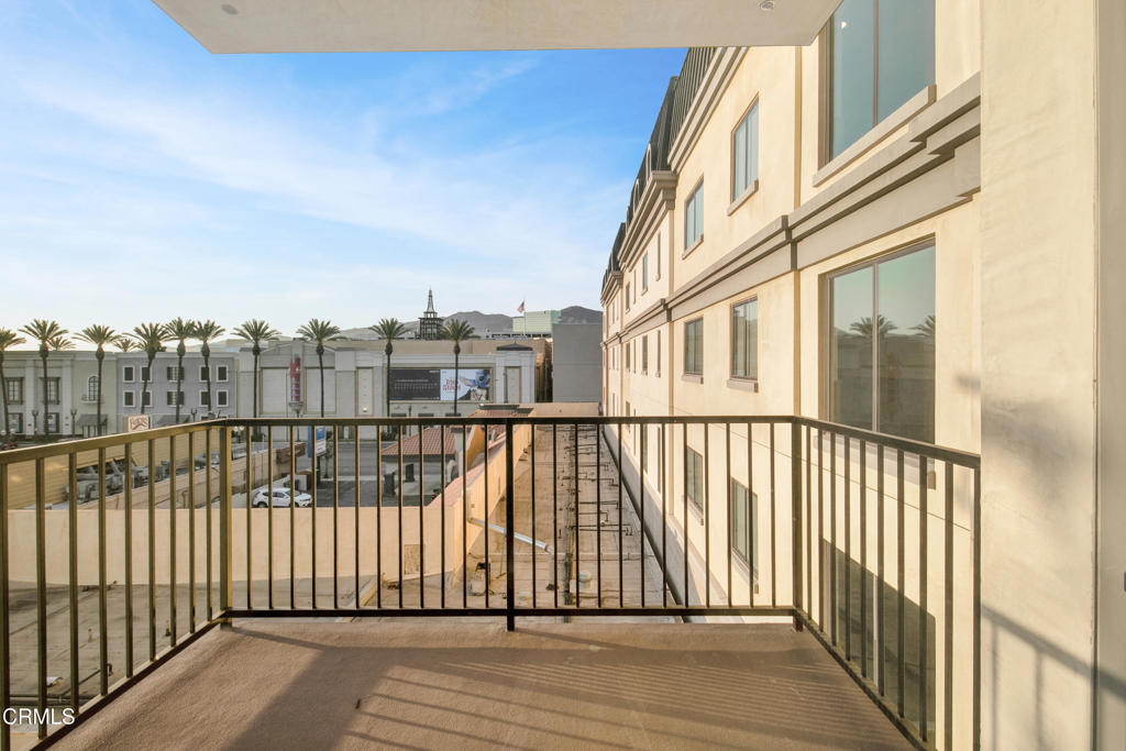 124 W Colorado Street 404