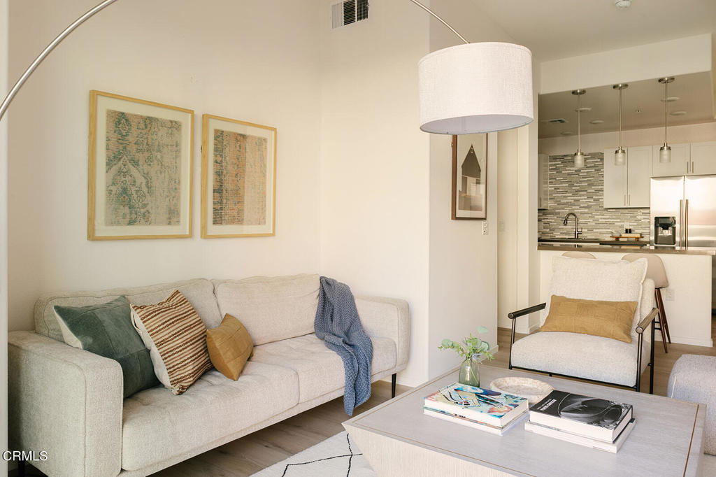 124 W Colorado Street 307