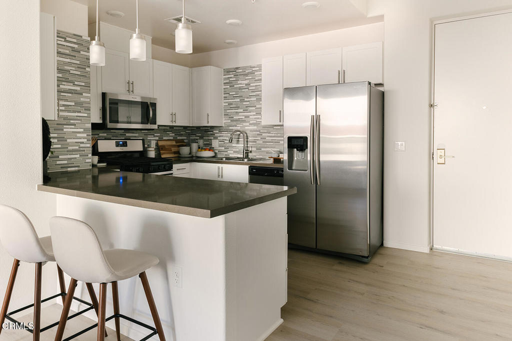 124 W Colorado Street 307