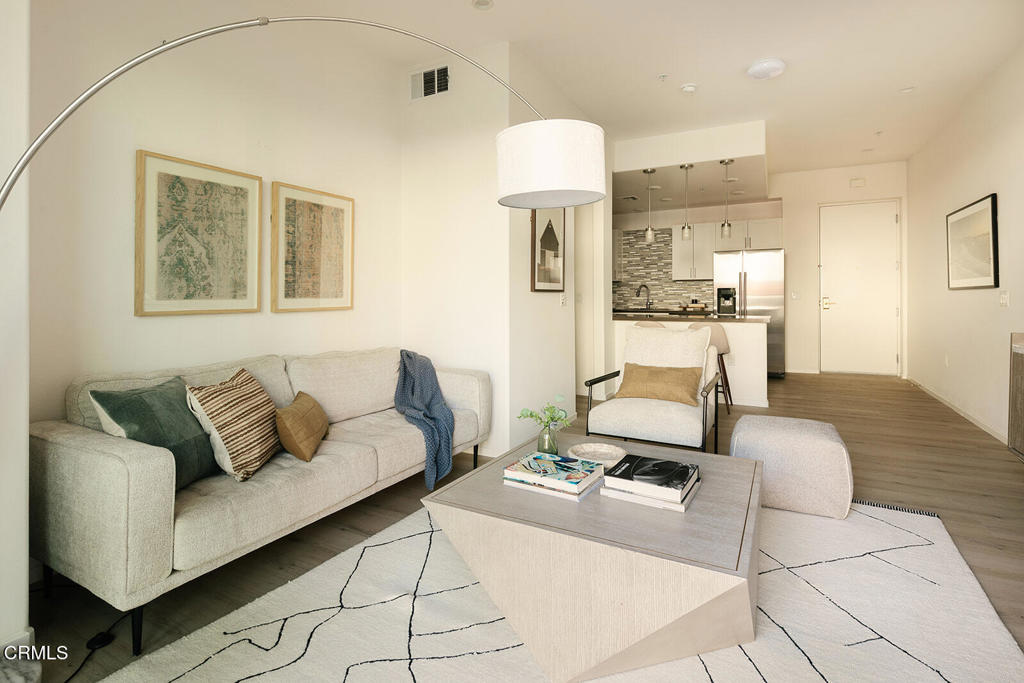 124 W Colorado Street 307