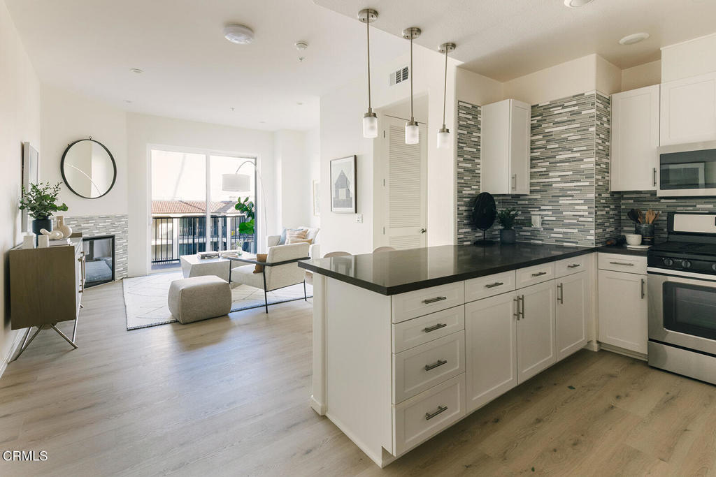 124 W Colorado Street 307