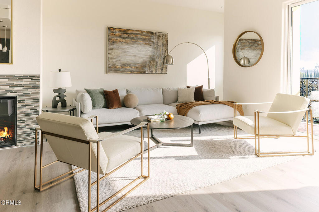 124 W Colorado Street 302