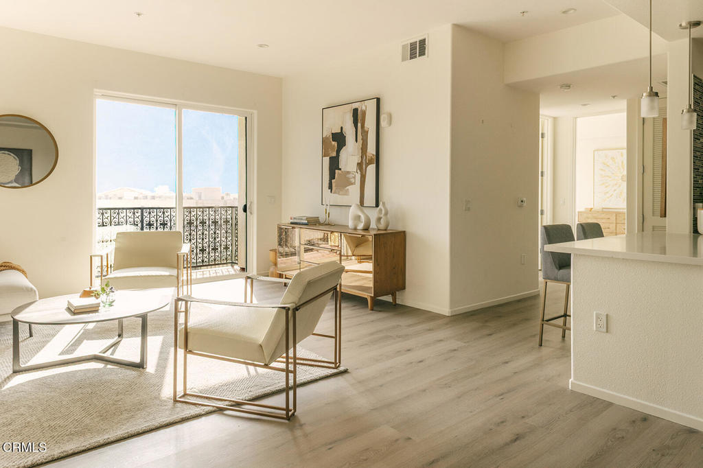 124 W Colorado Street 302