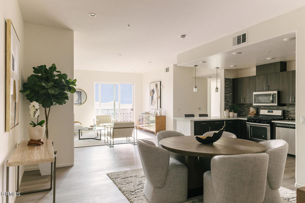 124 W Colorado Street 302