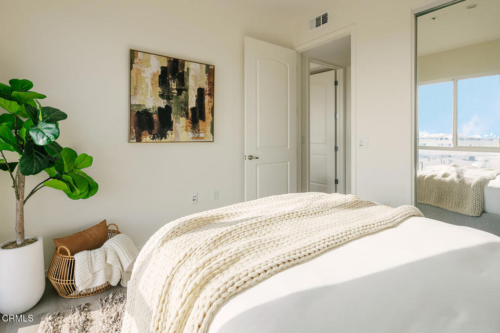 124 W Colorado Street 302