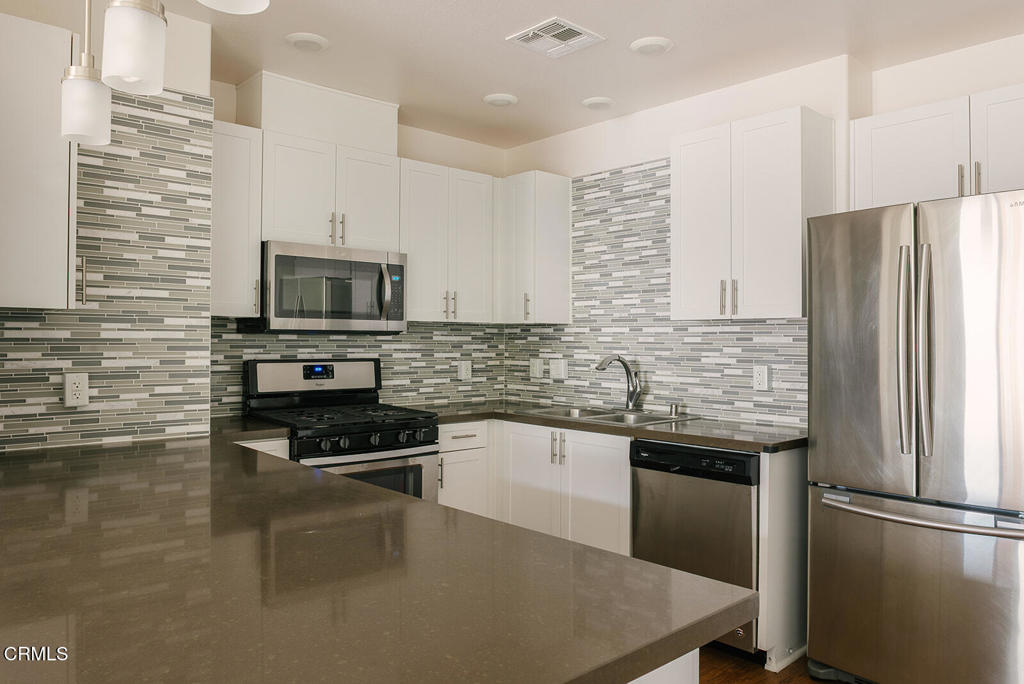 124 W Colorado Street 406