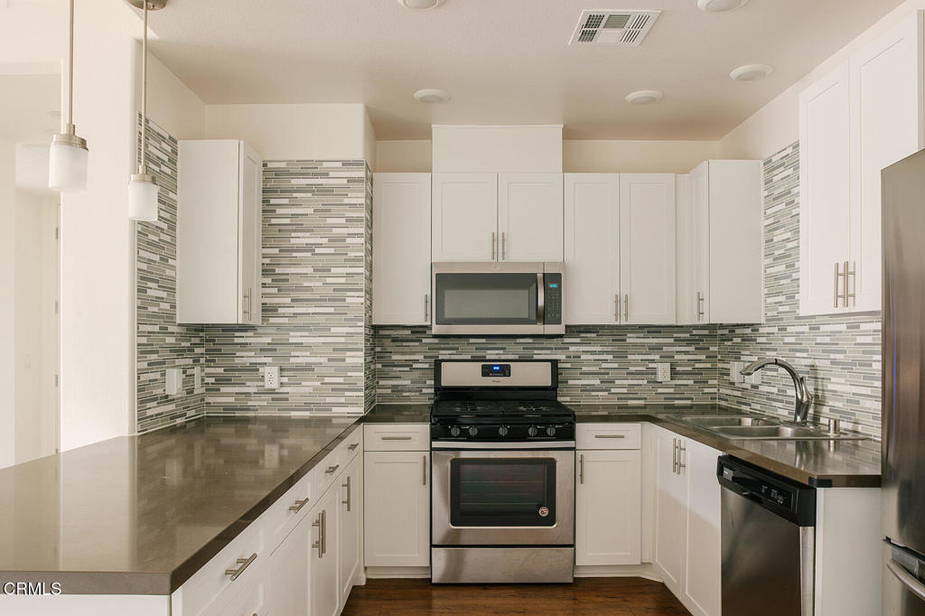 124 W Colorado Street 406