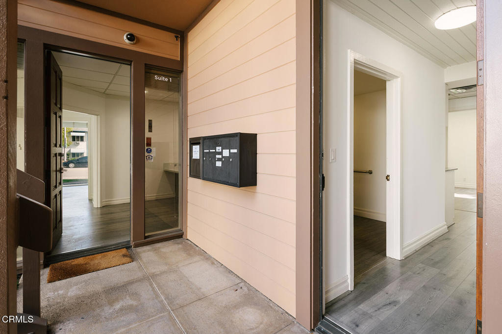 2505 Canada Boulevard 1