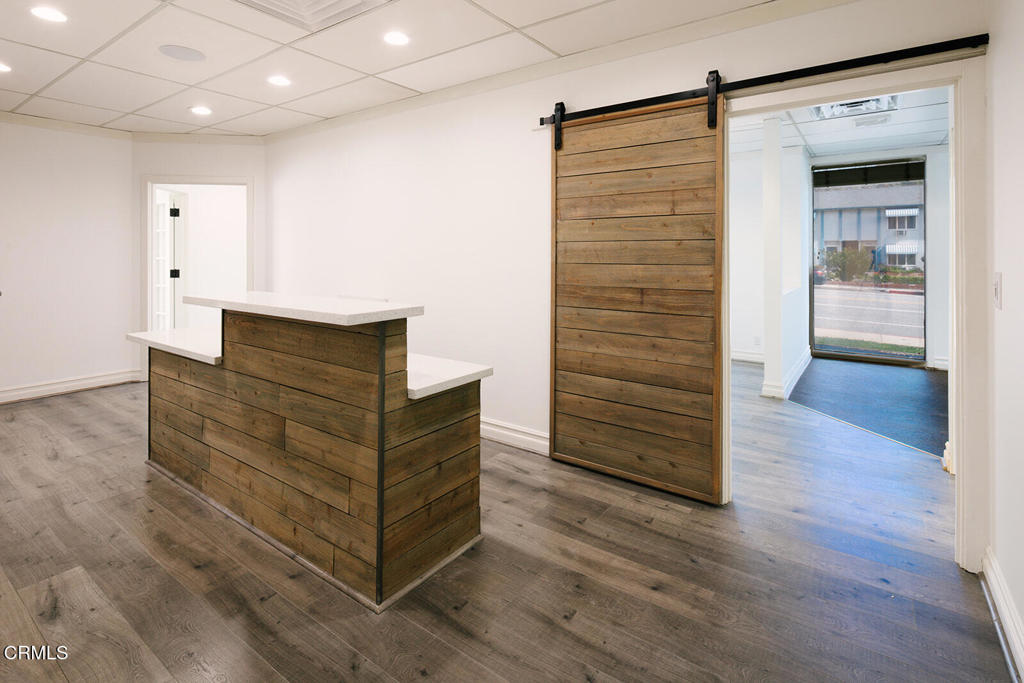 2505 Canada Boulevard 1