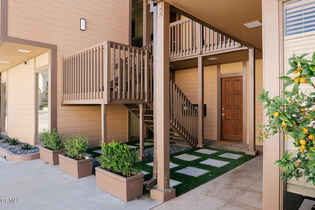 2505 Canada Boulevard 1