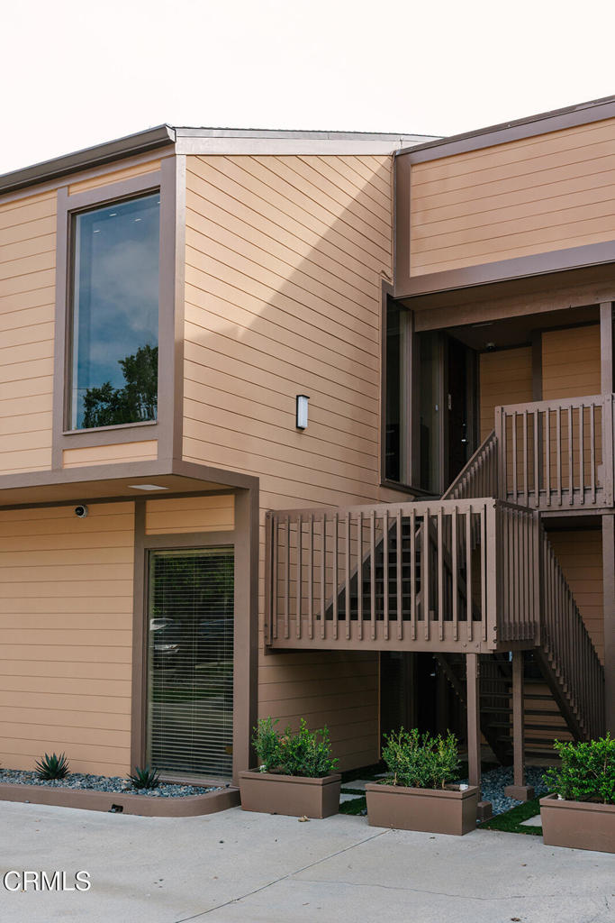 2505 Canada Boulevard 1