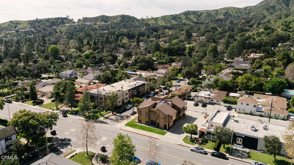 2505 Canada Boulevard 1