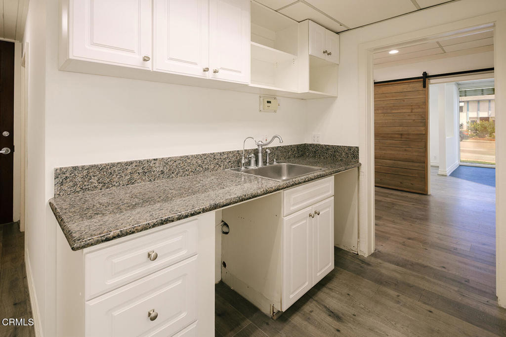 2505 Canada Boulevard 1