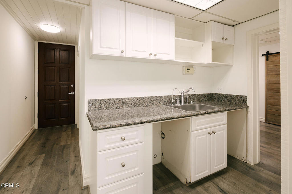 2505 Canada Boulevard