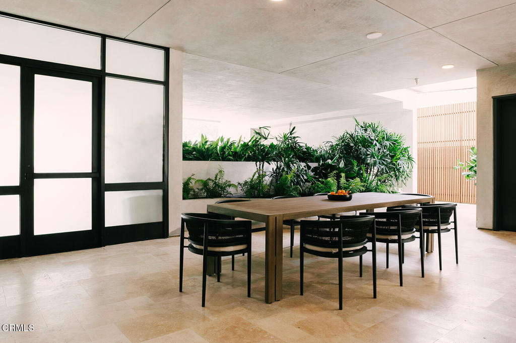 124 W Colorado Street 301