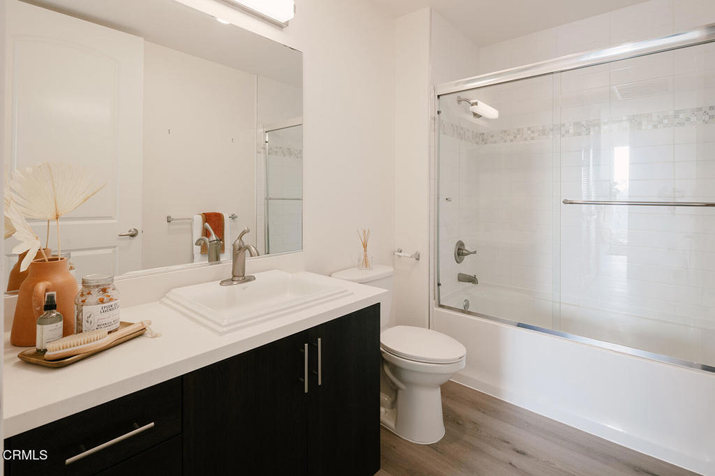 124 W Colorado Street 301