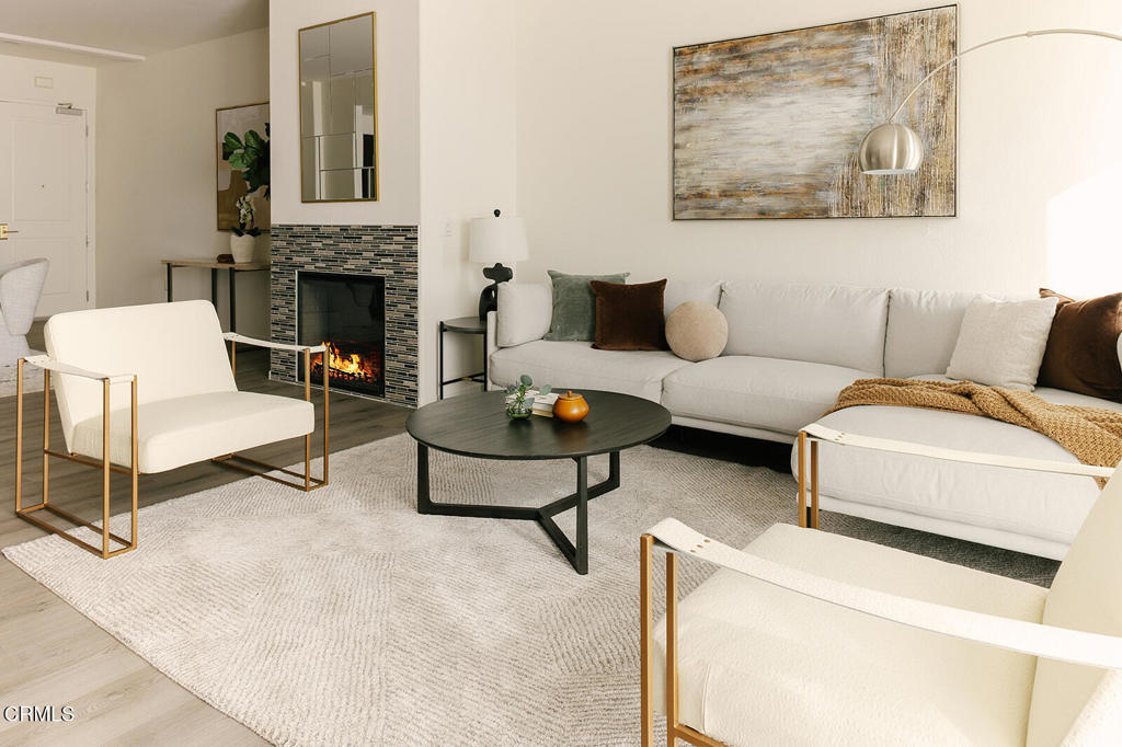 124 W Colorado Street 301