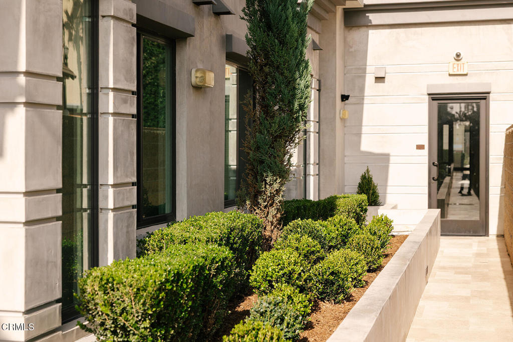 124 W Colorado Street 301