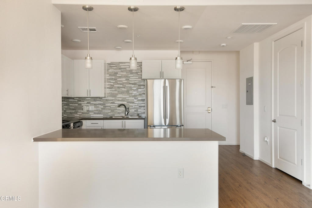 124 W Colorado Street 405