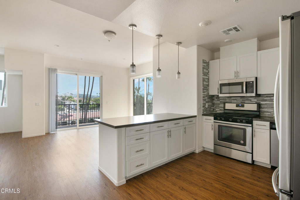 124 W Colorado Street 405