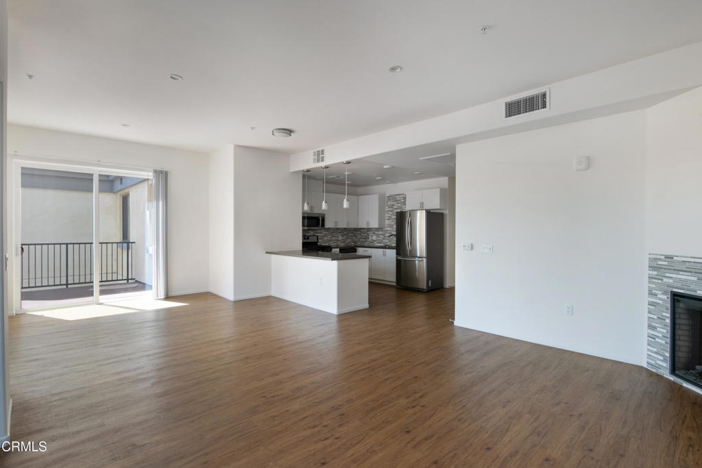 124 W Colorado Street 405