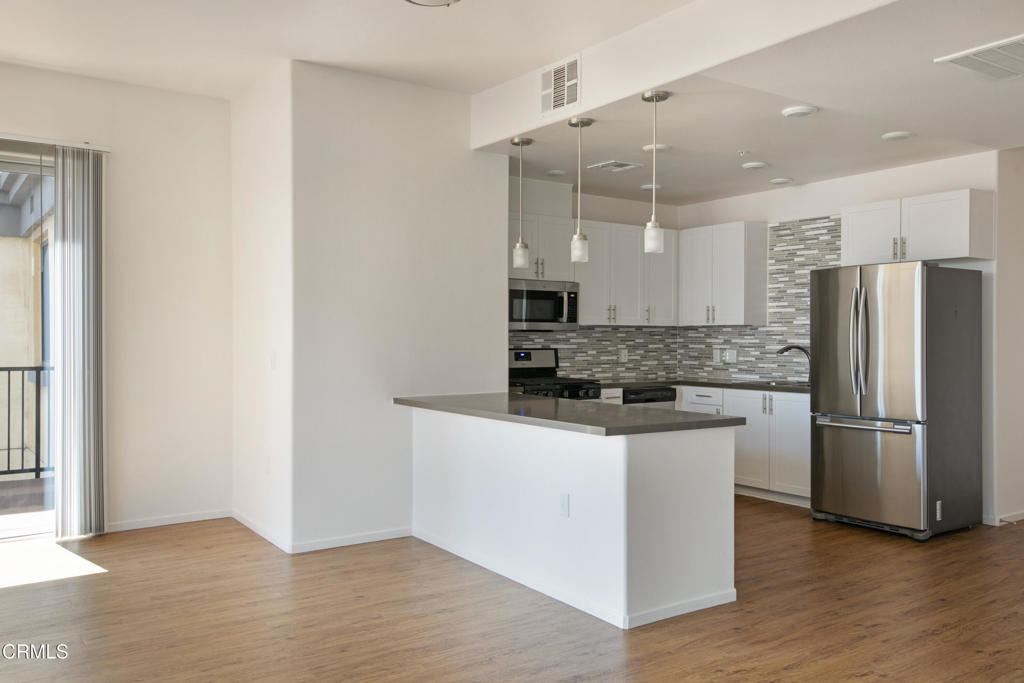124 W Colorado Street 405