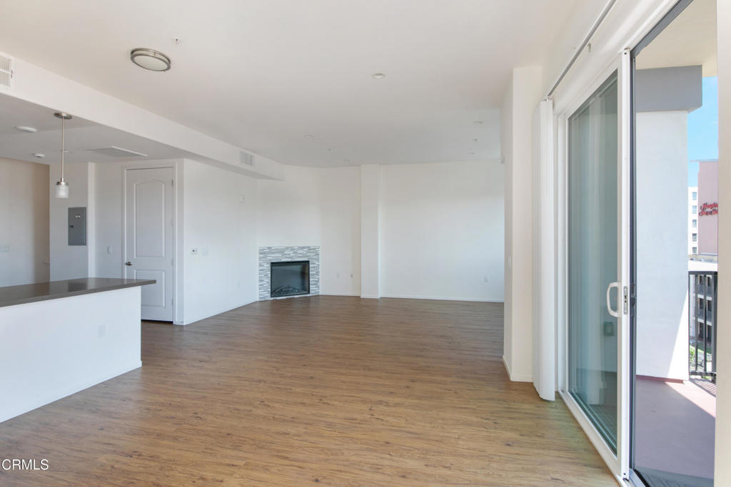 124 W Colorado Street 405