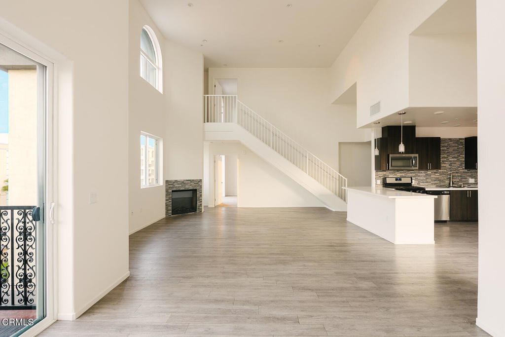 124 W Colorado Street 511