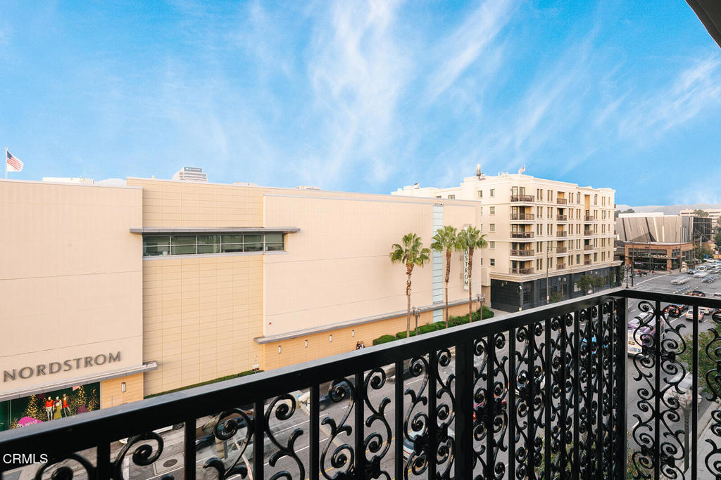 124 W Colorado Street 511
