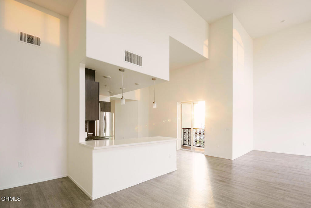 124 W Colorado Street 511