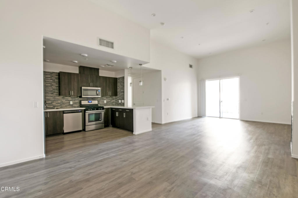 124 W Colorado Street 101