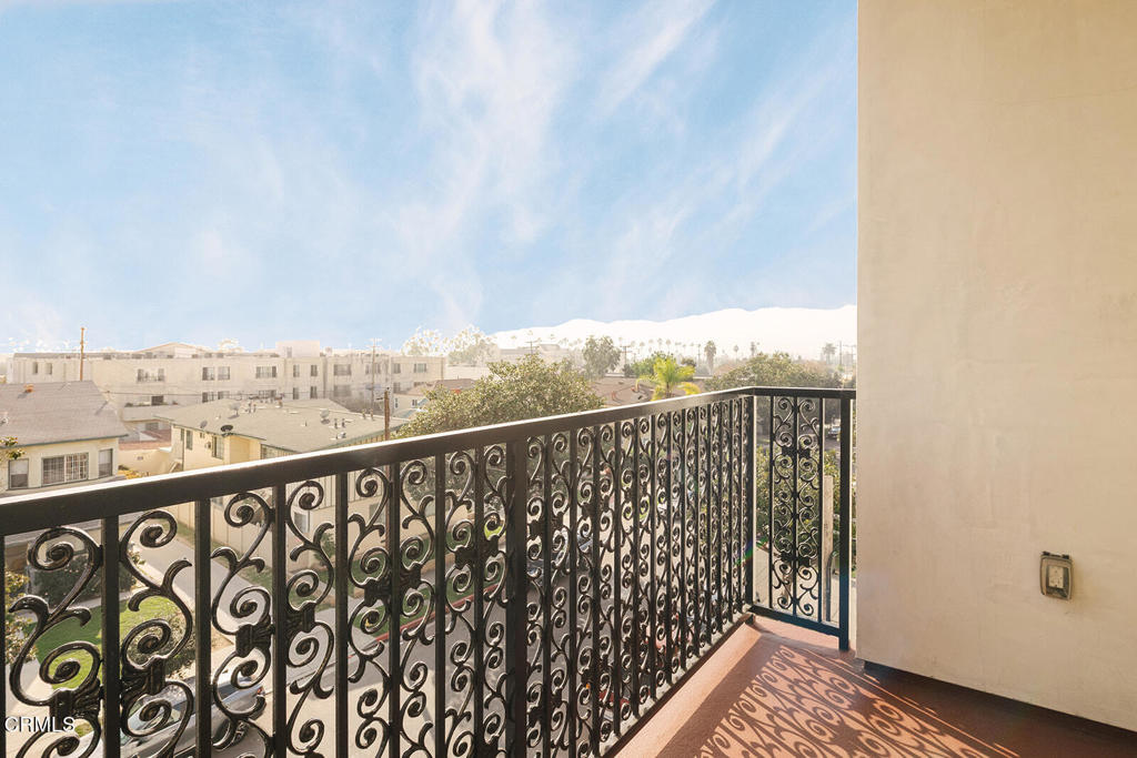 124 W Colorado Street 101