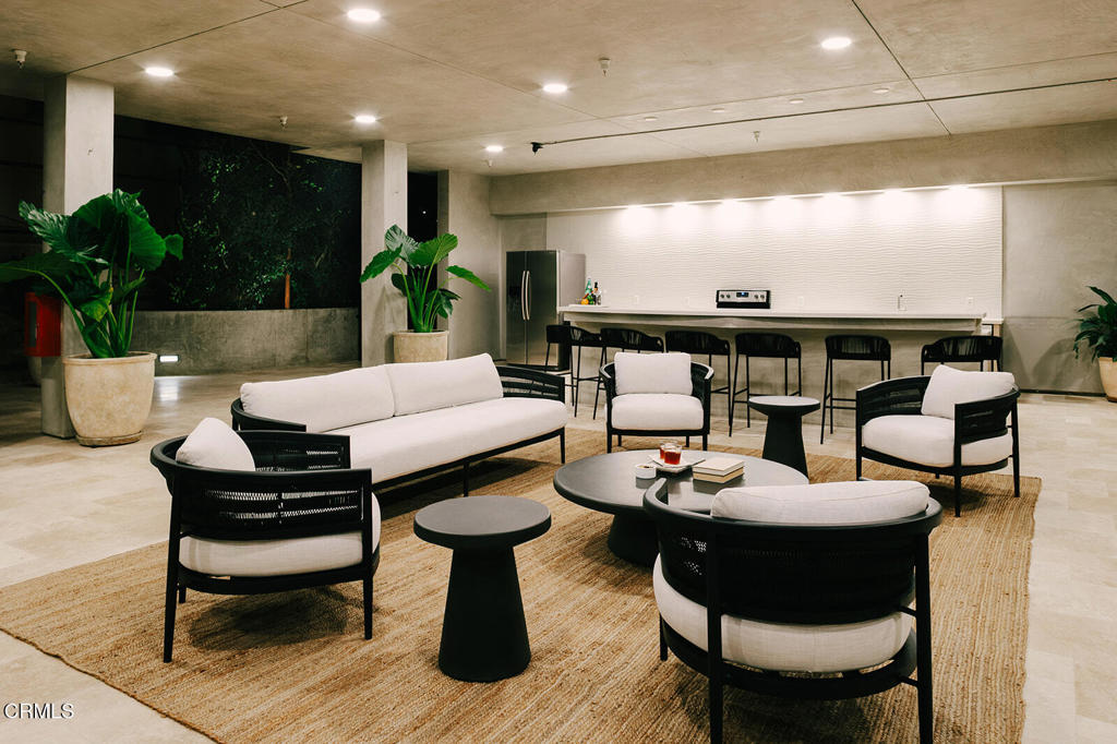 124 W Colorado Street 101