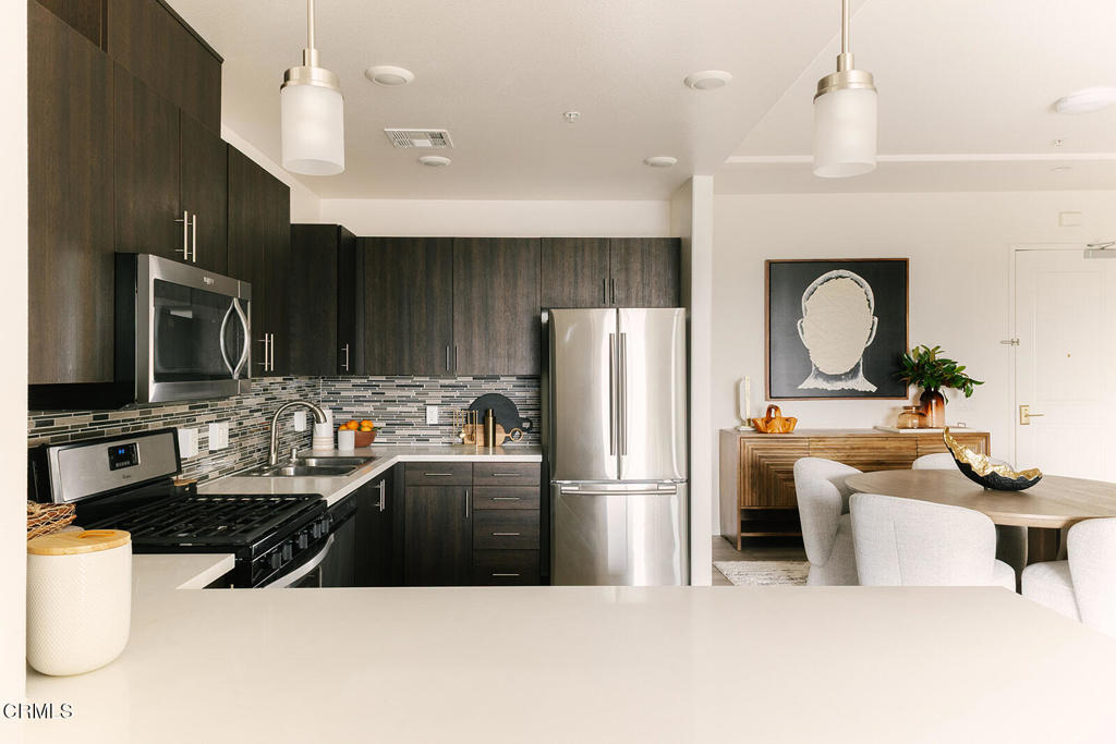 124 W Colorado Street 101